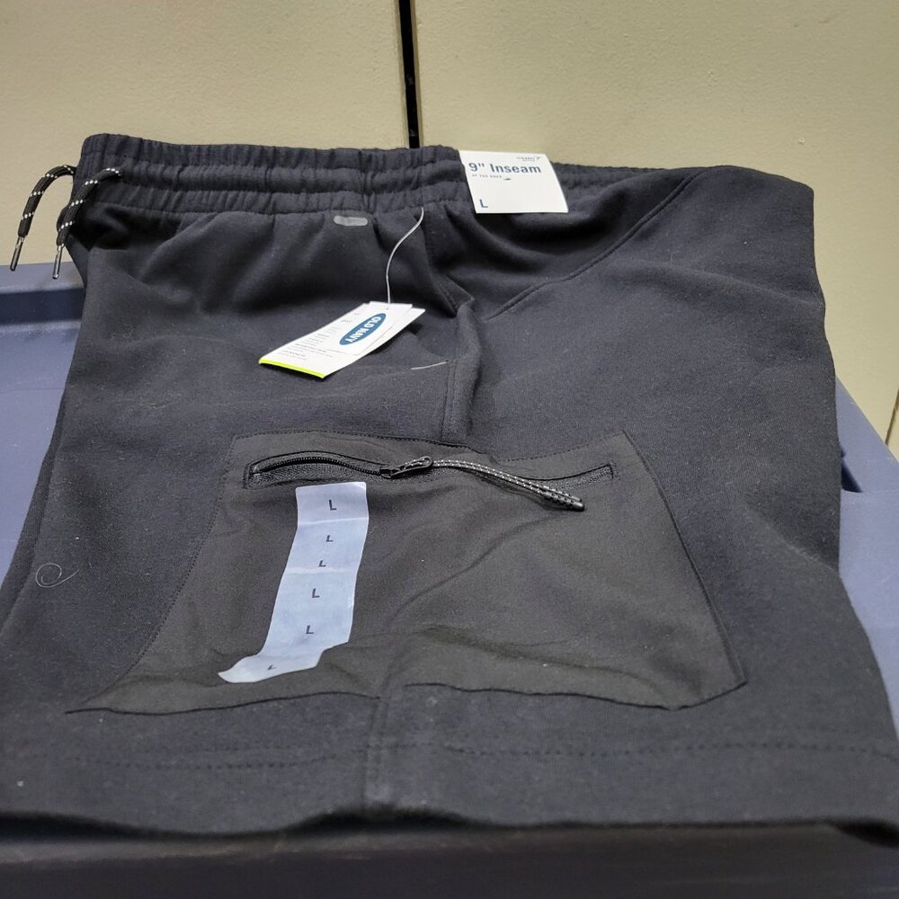 NEW Old Navy Men's Fleece Shorts 9' Seam -ONLY 1 IN STOCK!